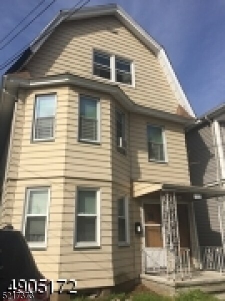 Primary Photo - 429 Centre St