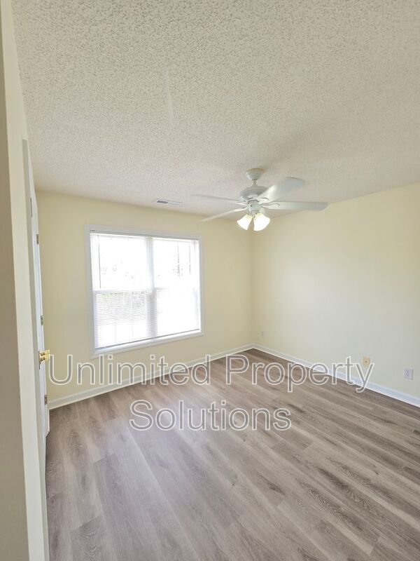 Building Photo - 5010 Hunters Trail