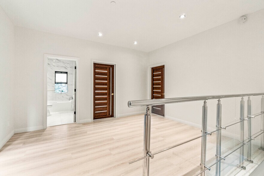 Building Photo - 2315 Loma Vista Pl