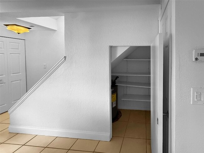 Building Photo - 811 W Oakland Park Blvd