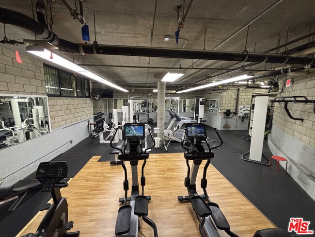 Building Photo - 222 S Central Ave