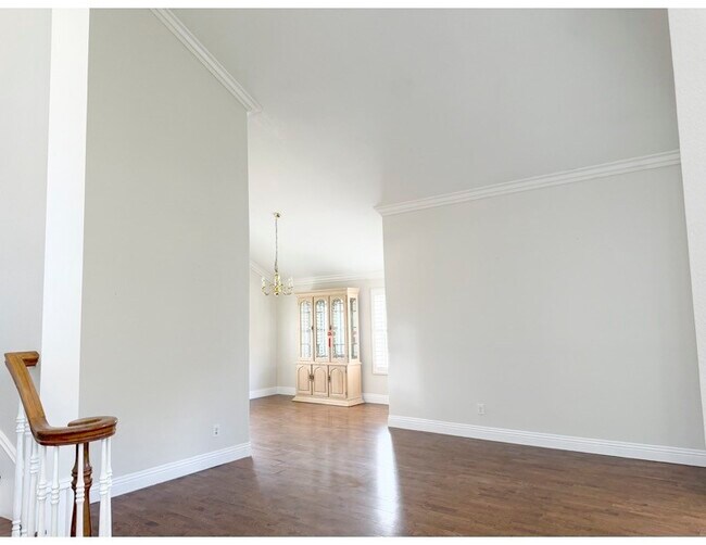 Building Photo - 19852 E Round Hill Ln