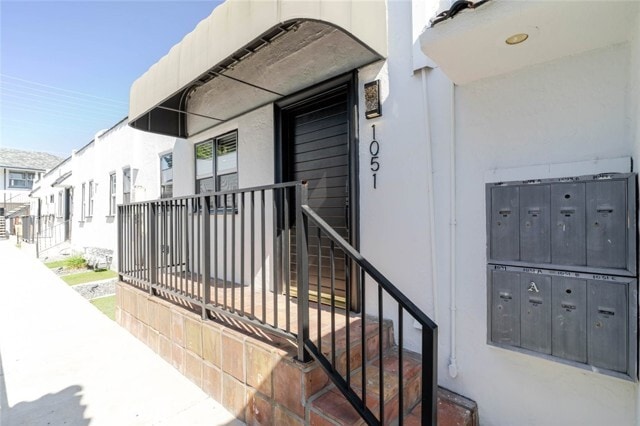 Building Photo - 1051 Western Ave