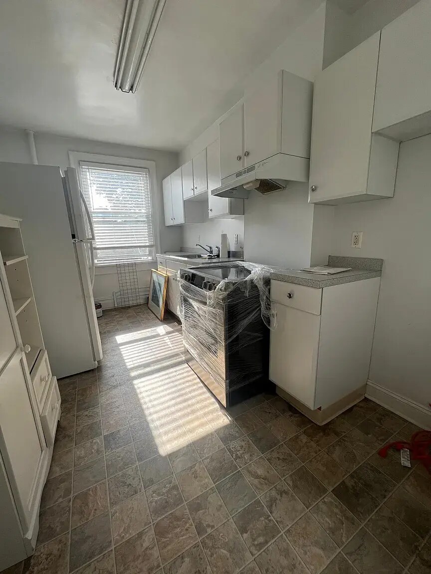 kitchen - 22 Stephenson Blvd