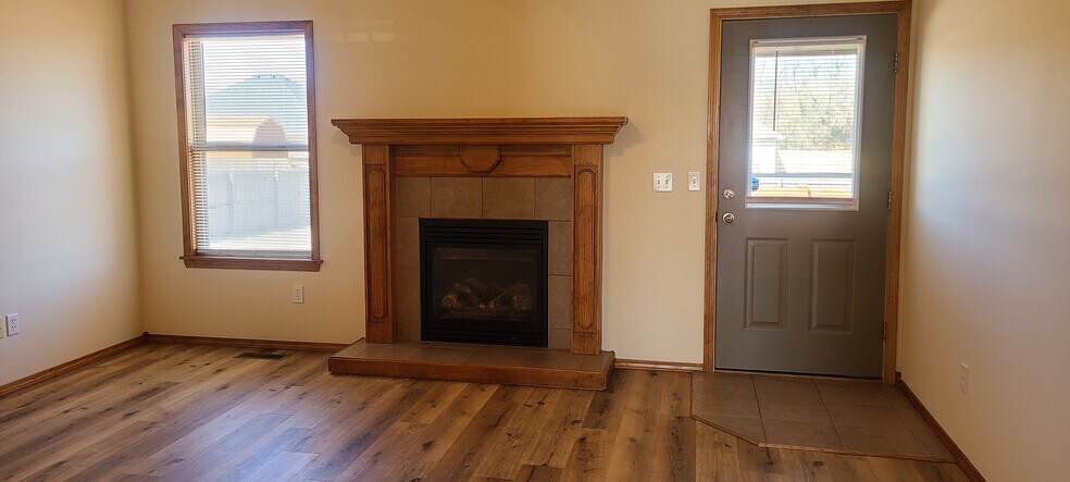 Building Photo - 211 Pheasant