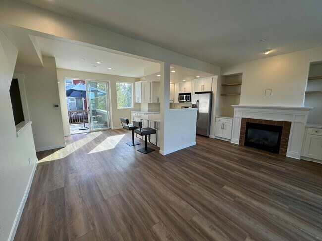 Building Photo - 2455 NE Park Dr