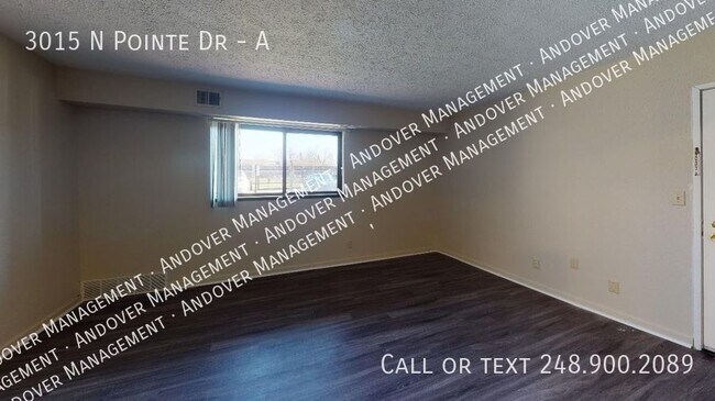 Building Photo - 3015 N Pointe Dr
