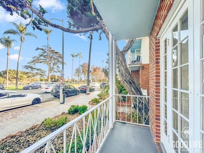 Building Photo - Beautiful 1BD/1BA Condo in Hillcrest W/ Shared Backyard & Laundry Room!