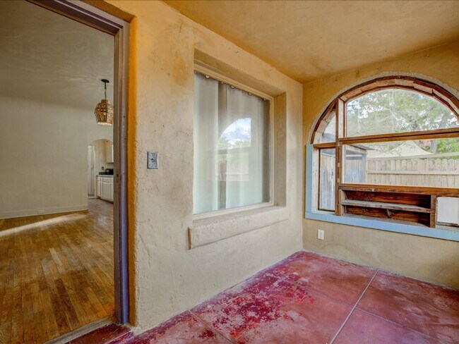 Building Photo - 2 Bedroom 2 Bathroom