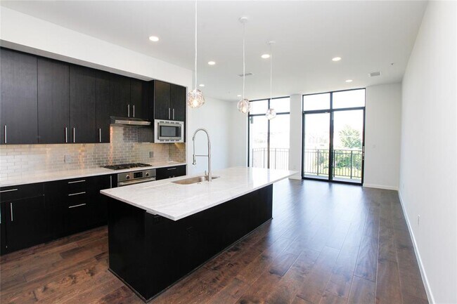 Building Photo - 4820 Caroline St