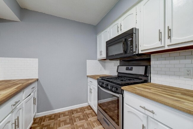 Building Photo - 5010 Joshua Ct