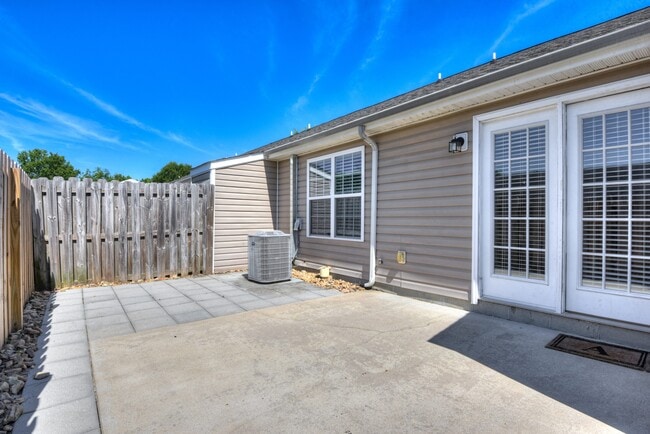 Building Photo - 1609 Bradley Way