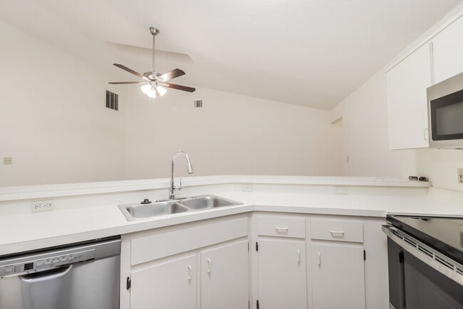 Building Photo - 3470 Paisley Cir