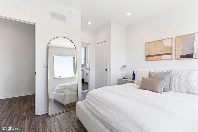 Building Photo - 2006 Northbank Pl