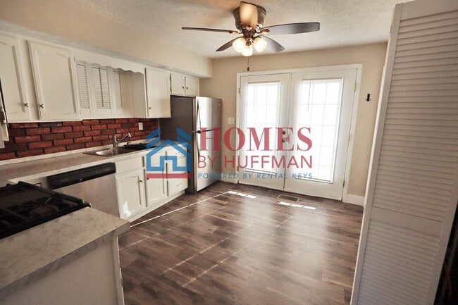 Building Photo - Two Bedroom House | Detached Garage