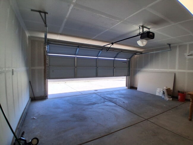 Building Photo - 3016 Lake Park Ct