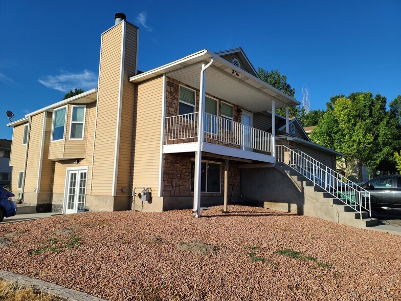 Building Photo - 940 W Red Oaks Dr