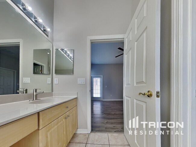 Building Photo - 5547 Braddock Dr