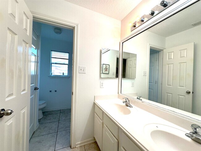 Building Photo - 46 S April Mist Cir