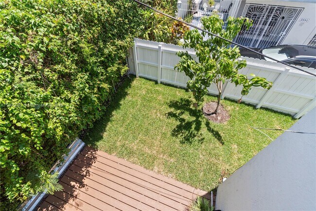 Building Photo - 3597 SW 17th St