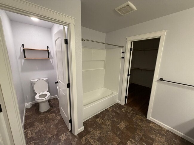 Building Photo - Must See 4 Bedroom! ** MOVE IN SPECIAL**