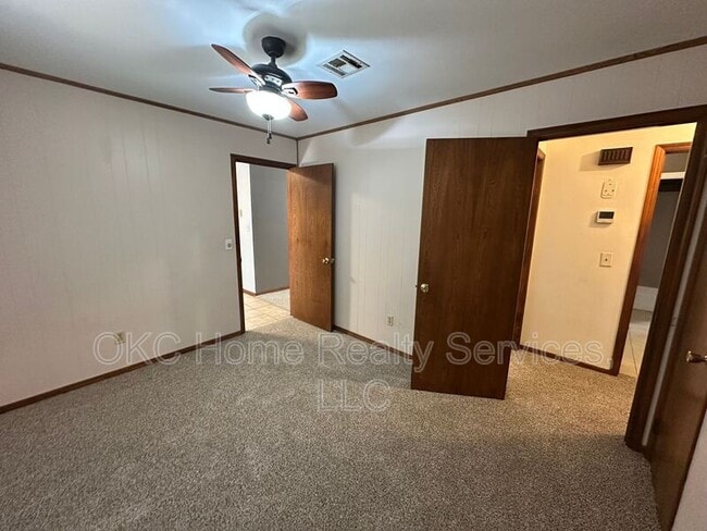 Building Photo - 3112 Beechwood Dr