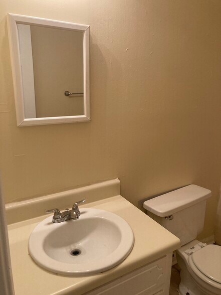 Building Photo - 80 Rushwood Dr