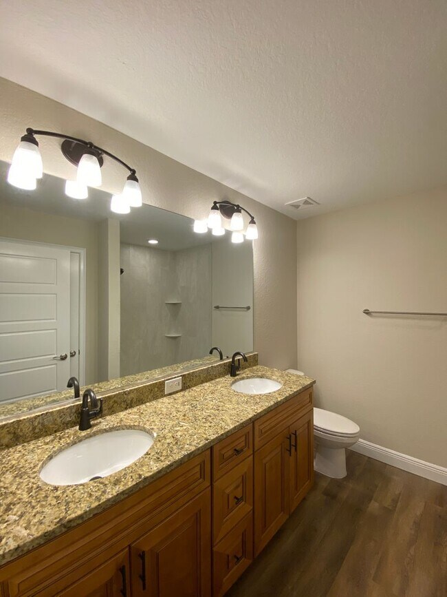 Building Photo - Custom Home - Desirable SE Ocala Neighborhood 3/2/2 **Available Soon**