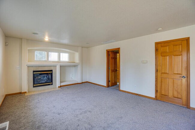 Building Photo - BEAUTIFUL FOUR BEDROOM IN CAMAS