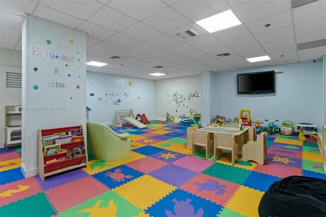 Building Photo - 540 Brickell Key Dr