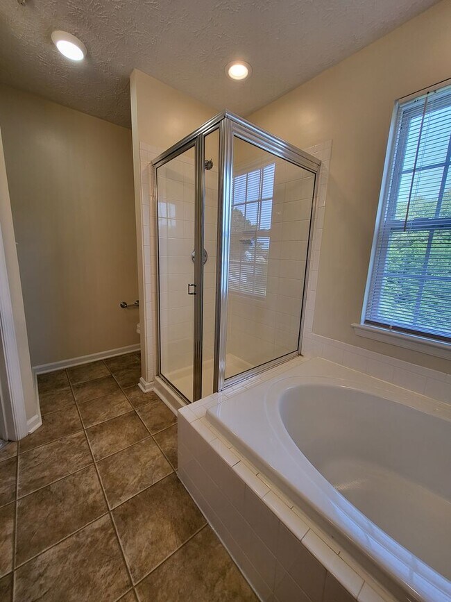 Building Photo - SPACIOUS 3-Level Townhome in Winston's Choice
