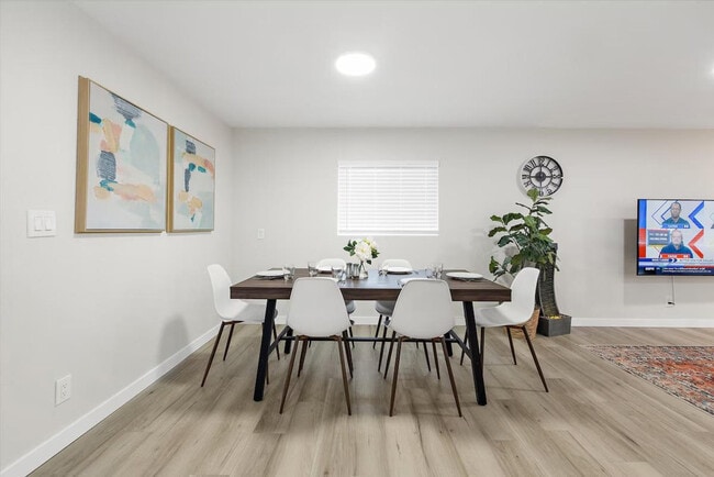 Building Photo - 2410 W Bruneau Pl