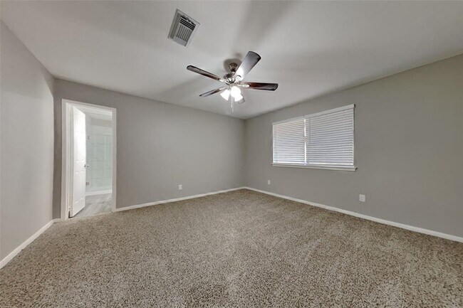 Building Photo - 2602 Clear Ridge Dr