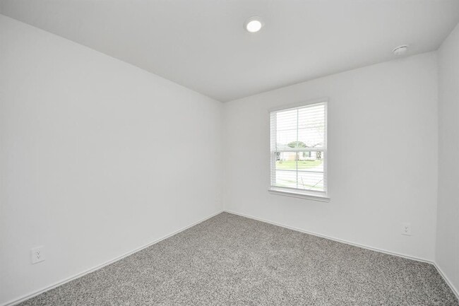 Building Photo - 5038 Balcolm Dr