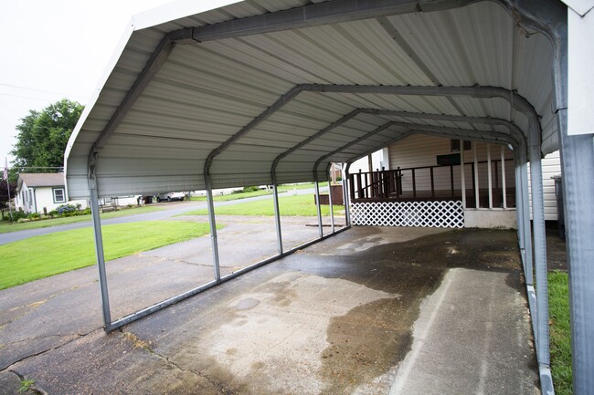 Carport - 1510 E Moore Ave