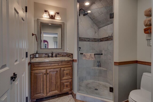 Building Photo - Lakeview condo in Incline Village