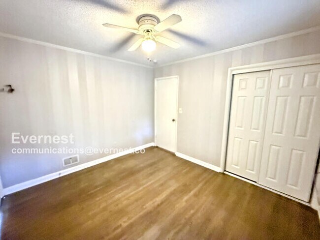 Building Photo - 304 Westwood Dr