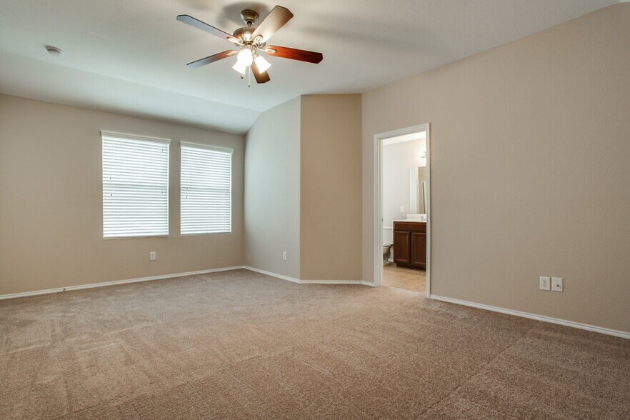 Building Photo - 698 Austin Ln