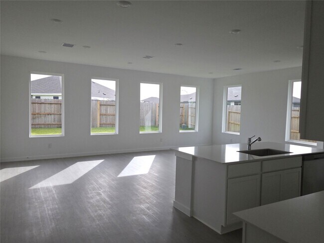 Building Photo - 6511 Silver Emperor Ln