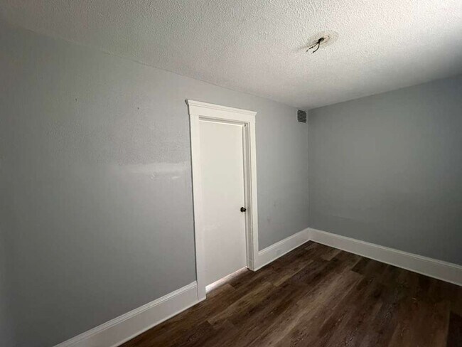 Building Photo - 3130 W 33rd St