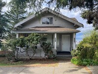 Building Photo - 3 Bed, 1 Bath Near Fairhaven