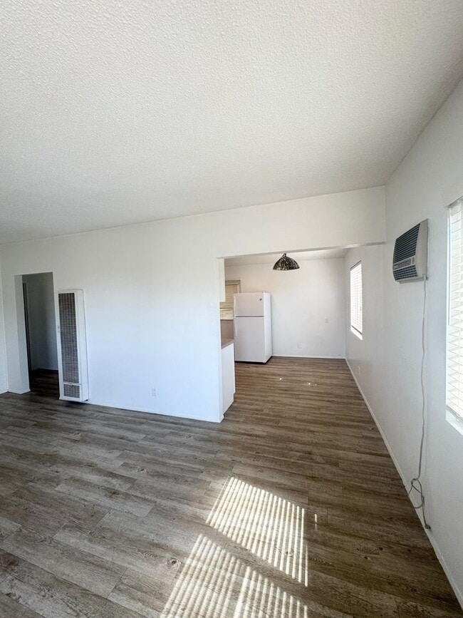 Building Photo - Clean and Lovely 2 Bedroom 1 Bathroom