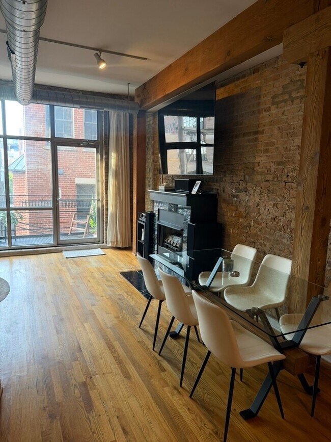 Building Photo - 1344 W Madison St