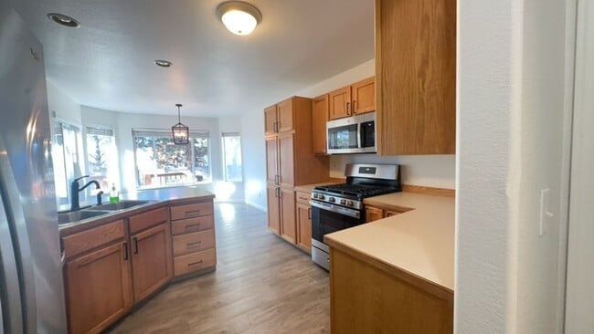 Building Photo - Charming 3 Bedroom / 2 Bathroom Home in NW Redmond