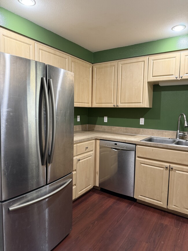 Building Photo - 1310 SE Fireweed Rd