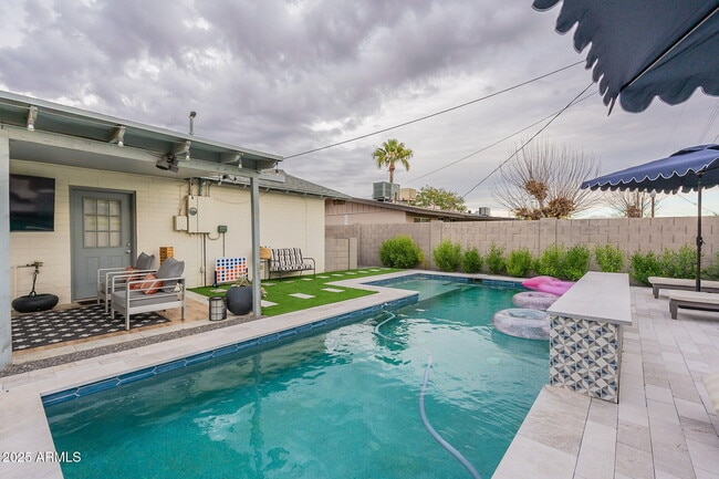 Building Photo - 8725 E Palo Verde Dr