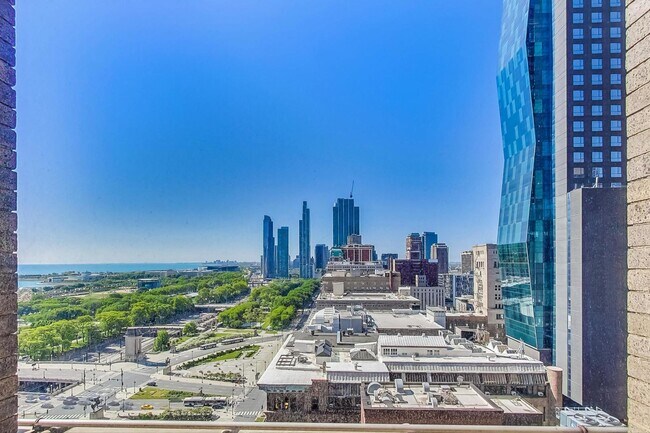 Building Photo - 330 S Michigan Ave