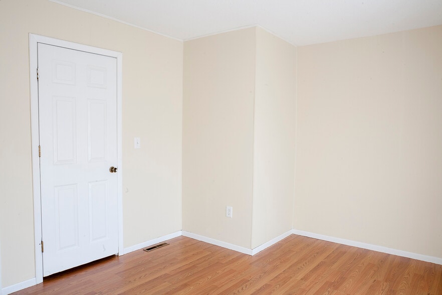 Upstairs First Bedroom - 1805 King College Rd