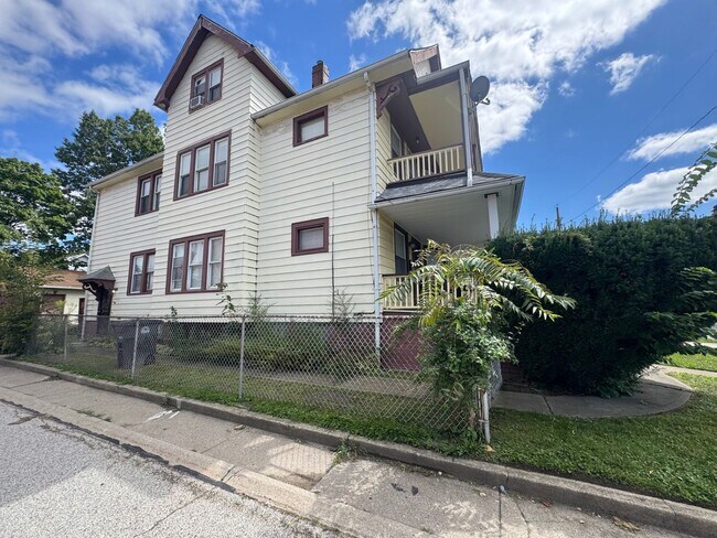 Primary Photo - 2773 E 117th St