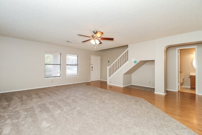 Building Photo - 6854 Park Haven